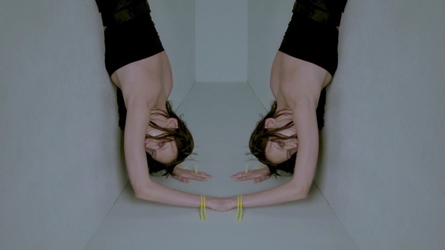 Video Reference: footwear, shoe, leg, joint, human leg, arm, foot, girl, toe