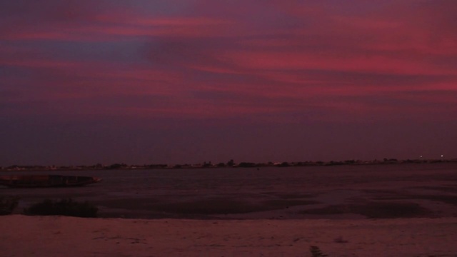 Video Reference: Sky, Horizon, Red, Dusk, Afterglow, Evening, Cloud, Red sky at morning, Atmospheric phenomenon, Ecoregion