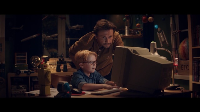 Video Reference: Human, Adaptation, Screenshot, Child, Darkness, Scene, Adventure game, Night, Sitting, Animation