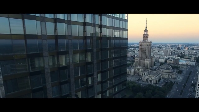 Video Reference: Metropolitan area, Metropolis, Urban area, City, Tower block, Skyscraper, Cityscape, Daytime, Landmark, Architecture, Person