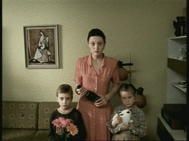 Video Reference: mother, people, woman, clothing, photograph, day, sitting, girl, child, family, fun, Person