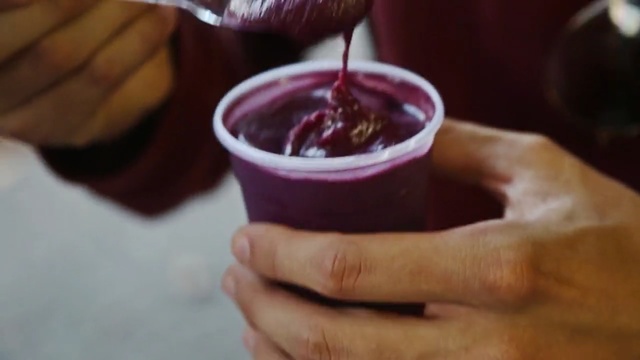Video Reference: Food, Cuisine, Dish, Ingredient, Hand, Dessert, Colada morada, Finger, Drink, Chocolate