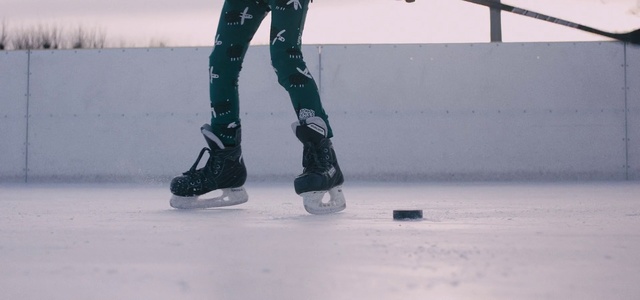 Video Reference: Ice skating, Footwear, Ice, Ice skate, Leg, Ice rink, Skating, Shoe, Ice hockey equipment, Recreation