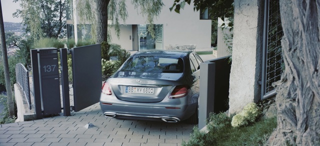 Video Reference: Land vehicle, Car, Luxury vehicle, Vehicle, Mercedes-benz, Mercedes-benz c-class, Mid-size car, Parking, Sedan