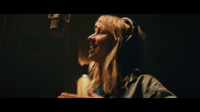 Video Reference: Performance, Human, Human body, Singing, Performing arts, Microphone, Event, Photography, Singer, Audio equipment