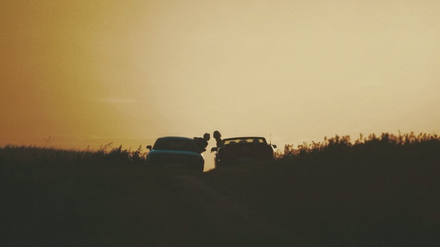 Video Reference: Sky, Atmospheric phenomenon, Yellow, Morning, Cloud, Vehicle, Landscape, Car, Horizon, Rural area