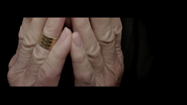 Video Reference: finger, hand, skin, nail, joint, arm, human body, thumb, human, wrinkle