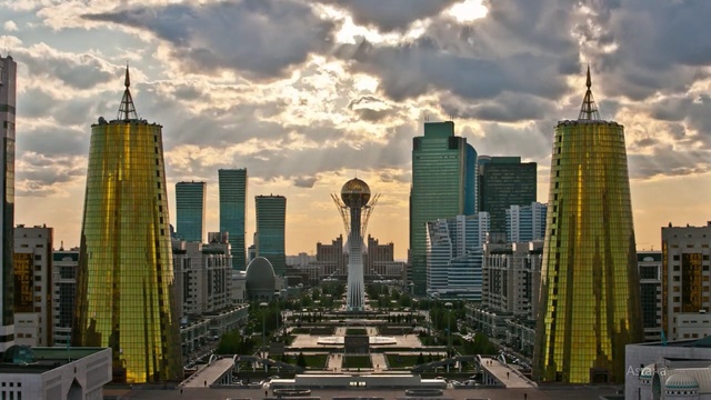 Video Reference: metropolitan area, cityscape, city, skyscraper, metropolis, skyline, urban area, landmark, sky, daytime, Person