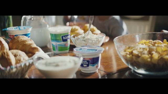 Video Reference: food, brunch, meal, breakfast, baking, junk food, cuisine, dessert, dairy product, dish, Person