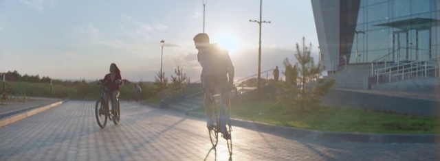 Video Reference: Atmospheric phenomenon, Cycling, Bicycle, Mode of transport, Morning, Recreation, Sunlight, Road bicycle, Vehicle, Lane