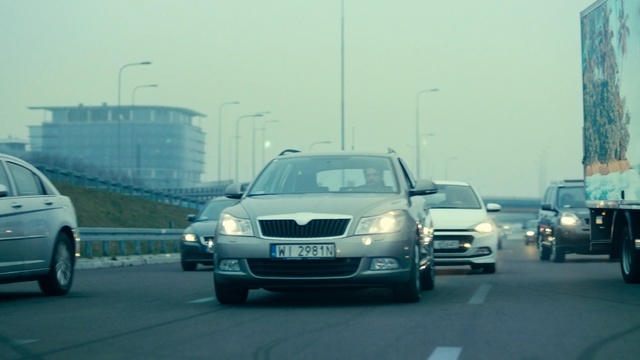 Video Reference: Land vehicle, Vehicle, Car, Motor vehicle, Full-size car, Mid-size car, Vehicle registration plate, Infrastructure, Škoda octavia