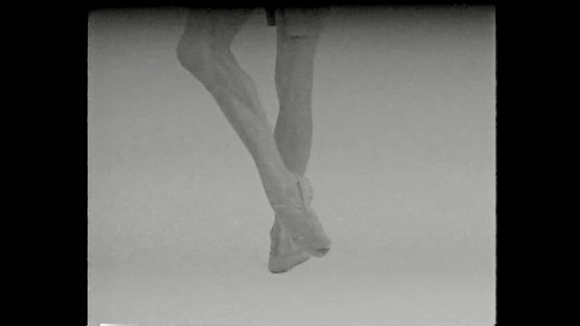 Video Reference: Leg, Human leg, Footwear, Black-and-white, Joint, Monochrome photography, Monochrome, Shoe, Human body, Ankle, Person