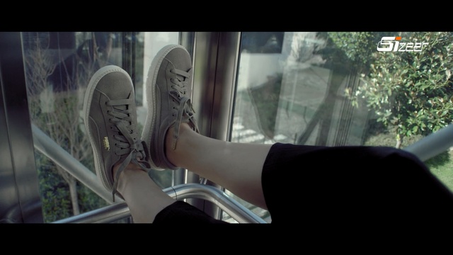 Video Reference: Footwear, Snapshot, Arm, Leg, Organism, Shoe, Cool, Photography, Cg artwork, Screenshot