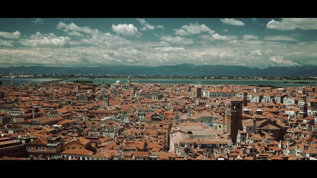 Video Reference: sky, urban area, cityscape, city, landmark, skyline, horizon, residential area, metropolis, cloud