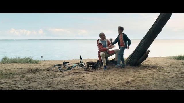 Video Reference: Photograph, Fun, Friendship, Sitting, Shore, Leisure, Vacation, Photography, Tree, Tourism