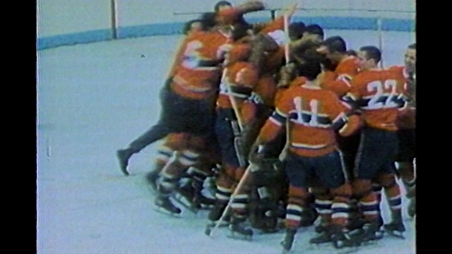 Video Reference: Sports gear, Ice hockey equipment, Team sport, Ice hockey, Sports, Bandy, Team, Sports equipment, Ball game, Player, Person