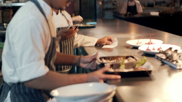 Video Reference: Food, Meal, Cuisine, Dish, Cooking, Cook, À la carte food, Restaurant, Finger food, Tableware