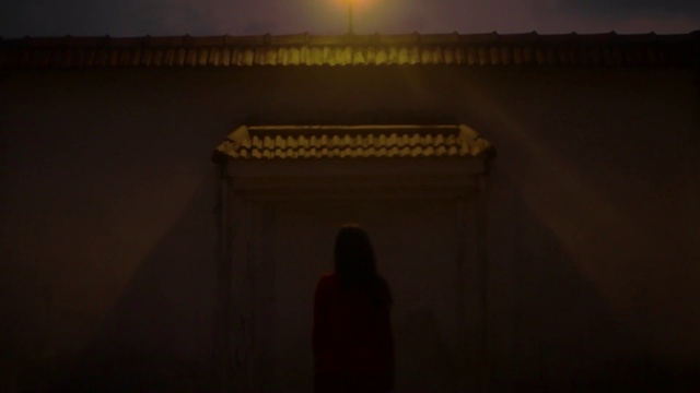 Video Reference: Light, Atmospheric phenomenon, Wall, Lighting, Sky, Darkness, Brown, Night, Atmosphere, Room