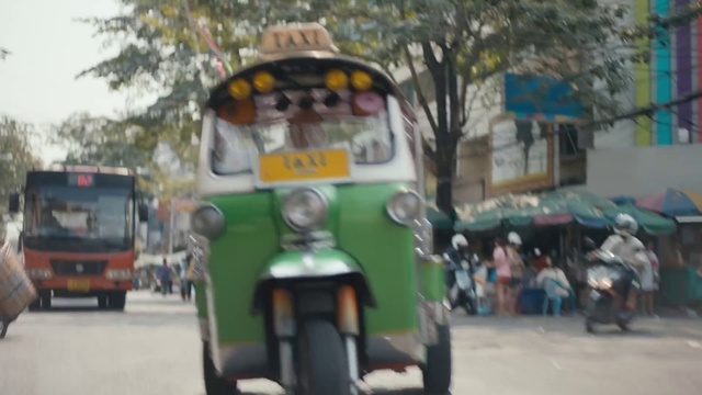 Video Reference: Mode of transport, Motor vehicle, Rickshaw, Vehicle, Transport, Bus, Cart, Traffic, Double-decker bus, Pedestrian