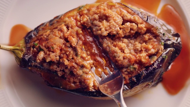 Video Reference: Dish, Food, Cuisine, Ingredient, Produce, Staple food, Dessert, Recipe, Crumble, Baked goods