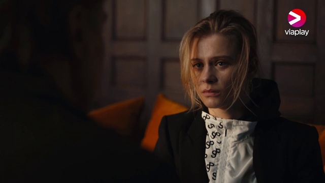 Video Reference: Face, Beauty, Human, Eye, Blond, Photography, Flash photography, Suit, Darkness, Portrait