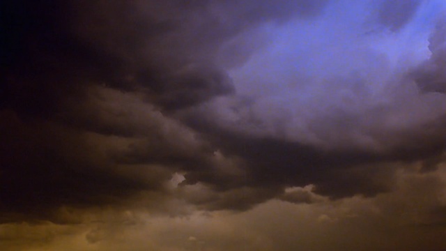 Video Reference: sky, cloud, atmosphere, cumulus, daytime, thunder, meteorological phenomenon, storm, morning, evening