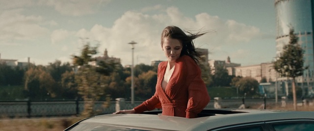 Video Reference: Vehicle, Car, Luxury vehicle, Auto part, Automotive exterior, Photography, Windshield, Hood, Automotive window part, Family car