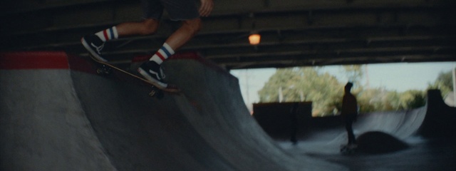 Video Reference: Skateboard, Sport venue, Skateboarding, Skatepark, Skateboarding Equipment, Recreation, Longboard, Sports equipment, Boardsport, Skateboarder