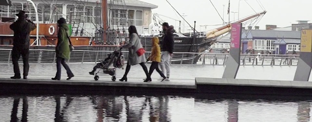 Video Reference: Water, Trousers, Building, Leisure, Waterway, Naval architecture, Pedestrian, Bridge, Winter, Fun