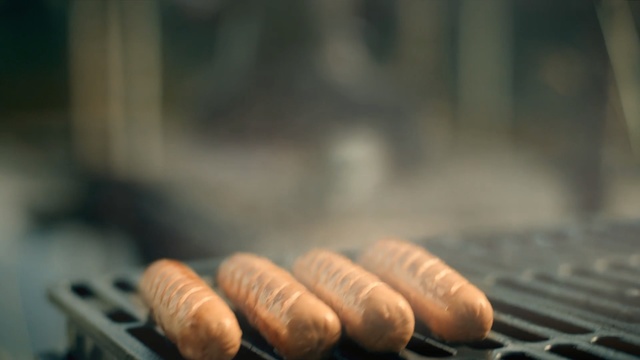 Video Reference: Frankfurter würstchen, Bratwurst, Sausage, Vienna sausage, Cervelat, Grilling, Food, Thuringian sausage, Breakfast sausage, Barbecue