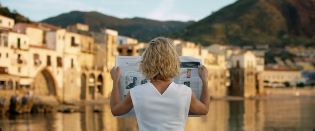 Video Reference: Photograph, Tourism, Travel, Blond, Shoulder, Photography, Neck, Vacation, Temple, Leisure, Person