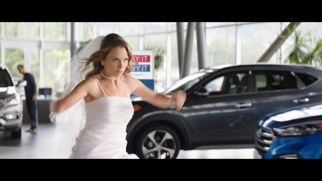 Video Reference: Vehicle, Automotive design, Car, Mini SUV, Auto show, Sport utility vehicle, Compact car, Mazda cx-7, Honda, City car, Person