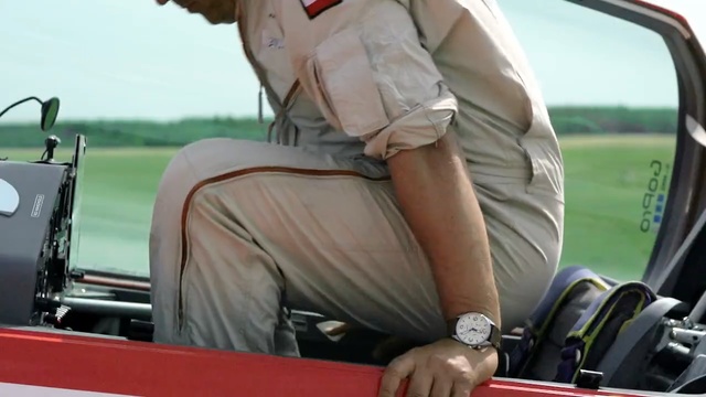 Video Reference: Motor vehicle, Vehicle door, Vehicle, Automotive design, Car, Luxury vehicle, Vintage car, Mid-size car, Car seat