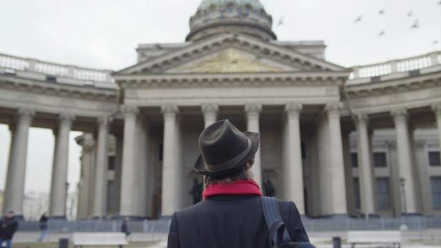 Video Reference: building, tourist attraction, classical architecture, temple, tourism, palace, facade, city, court, temple