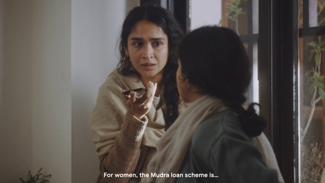 Video Reference: Gesture, Event, Happy, Fun, Conversation, White-collar worker, Fur, Room, Jewellery, Necklace