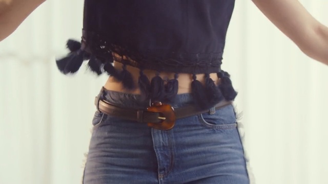 Video Reference: shoulder, waist, joint, abdomen, jeans, trunk, undergarment, neck, thigh