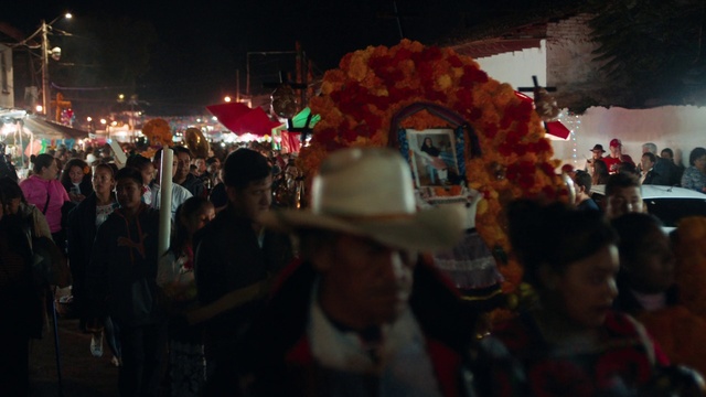 Video Reference: People, Crowd, Red, Event, Fun, Tradition, Night, Chinese new year, Carnival, Fête