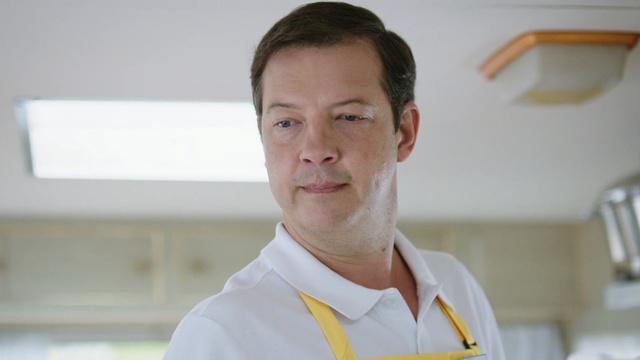 Video Reference: chin, white collar worker, cook, job, smile, neck, Person