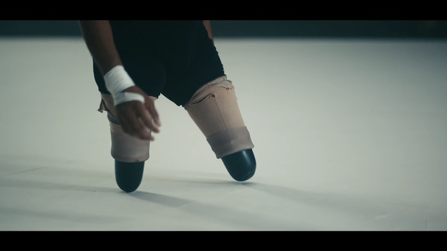 Video Reference: footwear, shoe, joint, leg, fashion, hand, human leg, girl, finger, ankle, Person