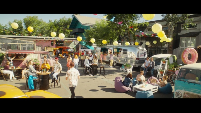 Video Reference: Town, Public space, Marketplace, Yellow, Market, Fun, Street, Bazaar, Neighbourhood, City