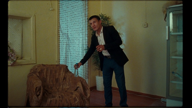 Video Reference: Snapshot, Standing, Room, Fun, Shoulder, Human, Outerwear, Leg, Screenshot, Long hair