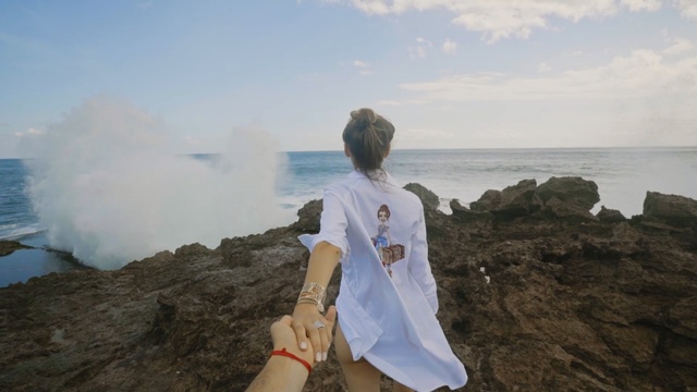 Video Reference: sea, sky, coast, ocean, vacation, tourism, terrain, beach, wave, rock