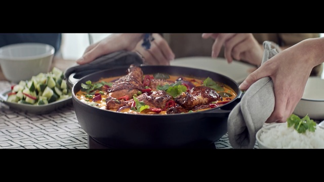 Video Reference: Dish, Food, Cuisine, Ingredient, Cookware and bakeware, Meat, Produce, Jeongol, Recipe, Meal, Person