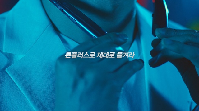 Video Reference: blue, aqua, turquoise, teal, azure, light, electric blue, joint, underwater, medical glove