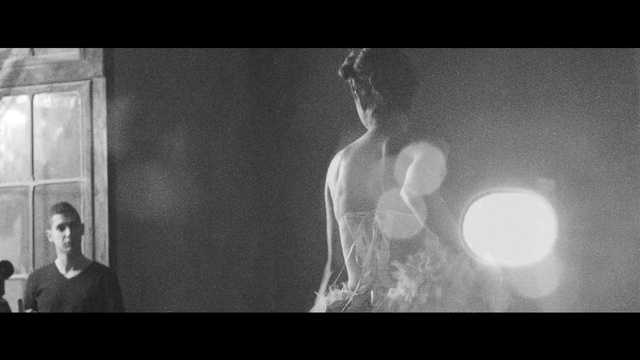Video Reference: Photograph, White, Black-and-white, Monochrome photography, Snapshot, Monochrome, Photography, Backlighting, Flash photography, Neck