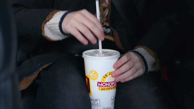 Video Reference: Drink, Pint glass, Pint