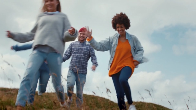 Video Reference: People in nature, People, Fun, Social group, Friendship, Happy, Walking, Leisure, Gesture, Family, Person