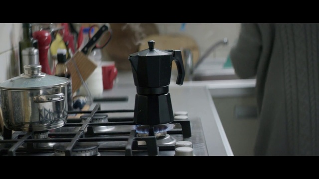 Video Reference: Moka pot, Espresso machine, Small appliance, Coffeemaker, Coffee percolator, Kitchen appliance, Home appliance, Photography