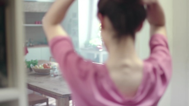 Video Reference: Hair, Shoulder, Pink, Arm, Skin, Hairstyle, Muscle, Joint, Long hair, Hand