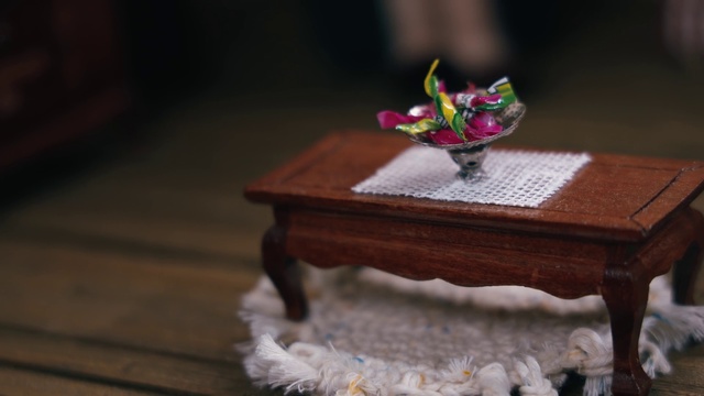 Video Reference: Table, Furniture, Room, Coffee table, Textile, Flower, Hardwood, Miniature, Plant, Flooring